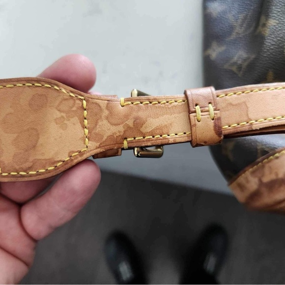 LOUIS VUITTON LV Montsouris MM - Picture 2 of 10